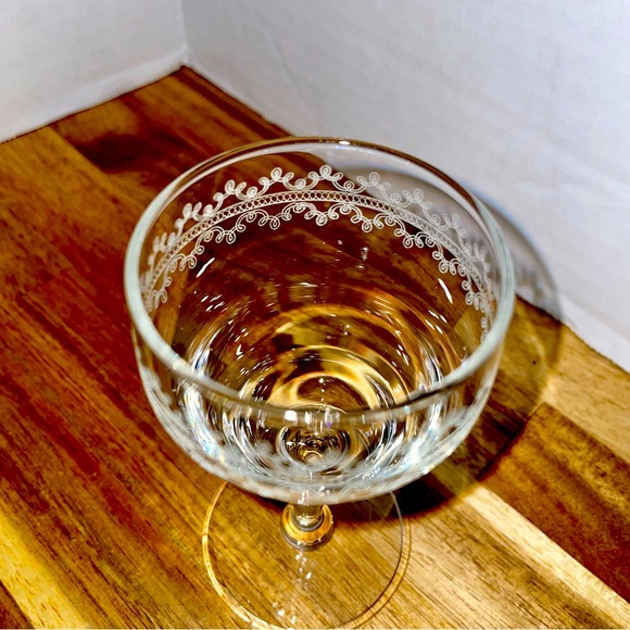 Etched Design Clear Glasses 4 1/4” Tall Wine After Dinner Drink Set of 6 - Picture 4 of 11